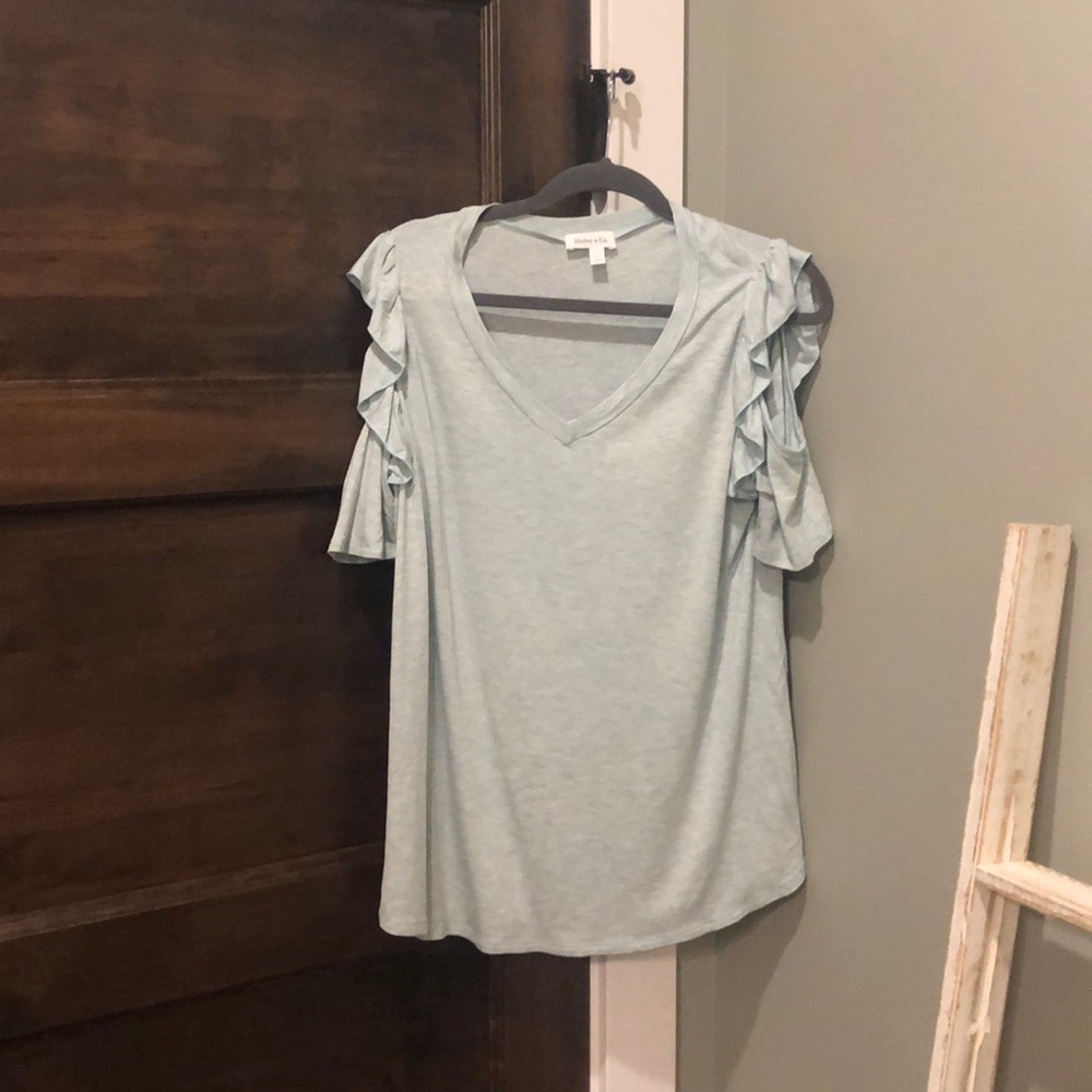 Cold shoulder T